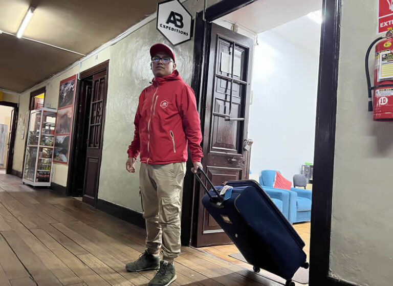 ausangate trek 4 días guardamos sus pertenencias